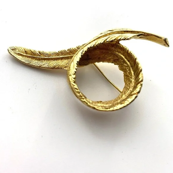 Elegant Gold tone Swirl Feather Brooch Pin lapel - Picture 6 of 11